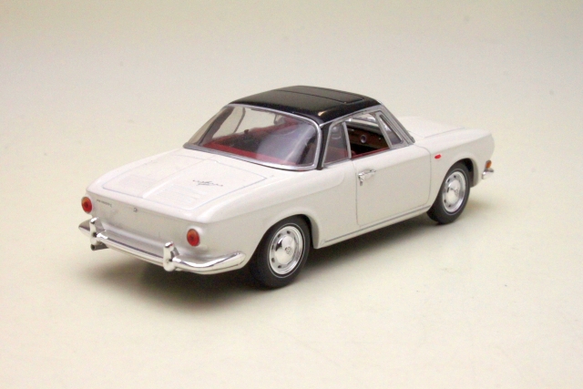 VW Karmann Ghia 1600 1966, valkoinen/musta