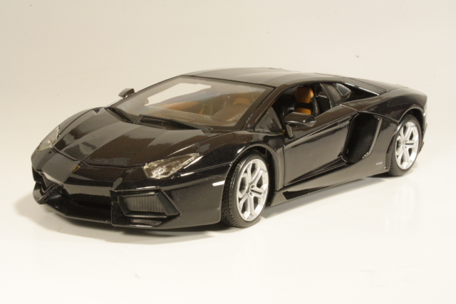 Lamborghini Aventador LP700-4 2011, musta - Sulje napsauttamalla kuva