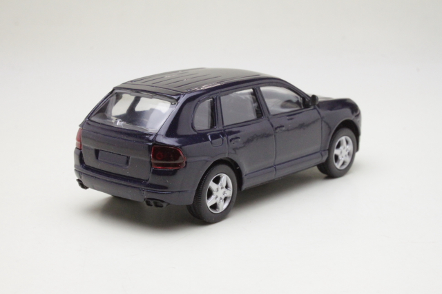Porsche Cayenne, dark blue