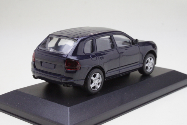 Porsche Cayenne, dark blue