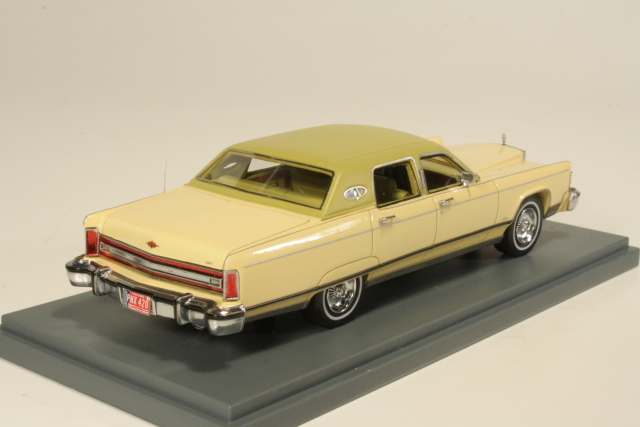 Lincoln Continental Town Car 1977, keltainen