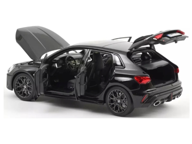 Audi RS3 2025, musta