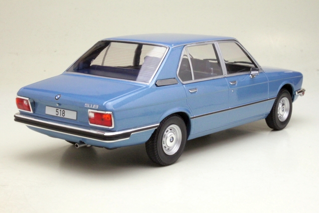 BMW 518 (e12) 1973, vaaleansininen