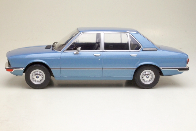 BMW 518 (e12) 1973, vaaleansininen