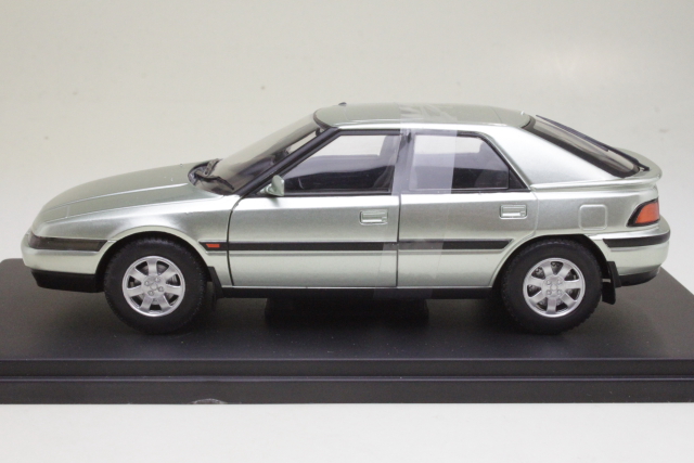 Mazda 323F 1989, vaaleanvihreä