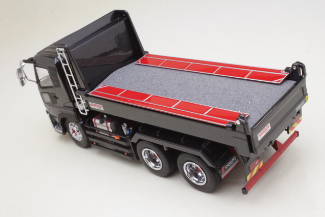 UD-Trucks Quon Kyokuto 2017, musta