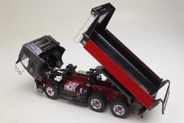 UD-Trucks Quon Kyokuto 2017, musta