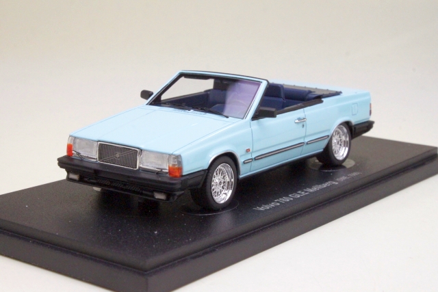 Volvo 760 GLE Merlberg Cabriolet 1985, light blue