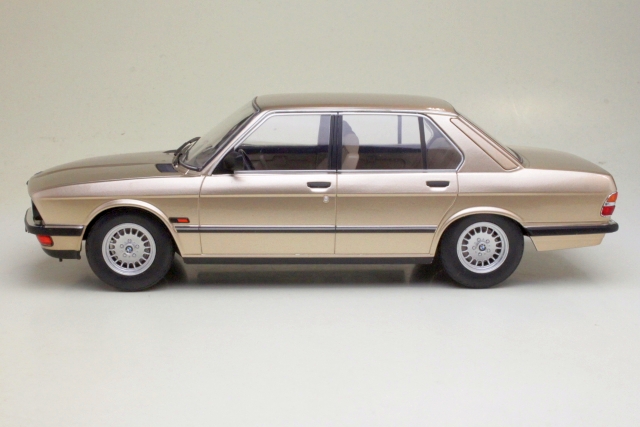 BMW 520i (e28) 1987, kulta