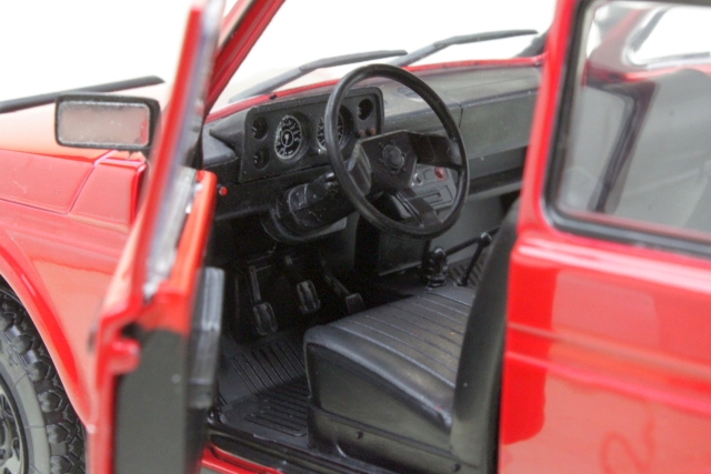 Lada Niva 1980, punainen