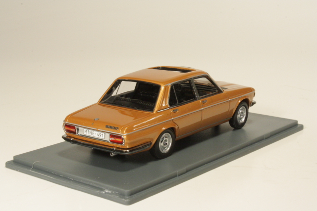 BMW 2500 (e3) 1969, gold metallic