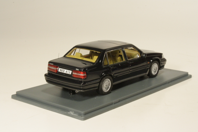 Volvo 960 1992, musta