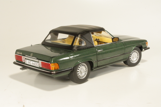 Mercedes 350SL Convertible Closed 1977, vihreä