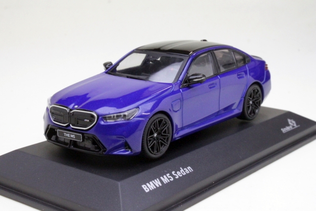 BMW M5 (G90) 2024, sininen