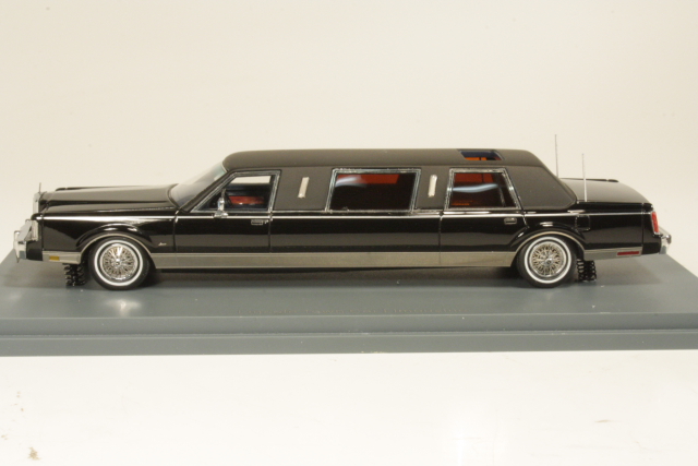 Lincoln Towncar Formal Limousine Stretch 1985, musta - Sulje napsauttamalla kuva