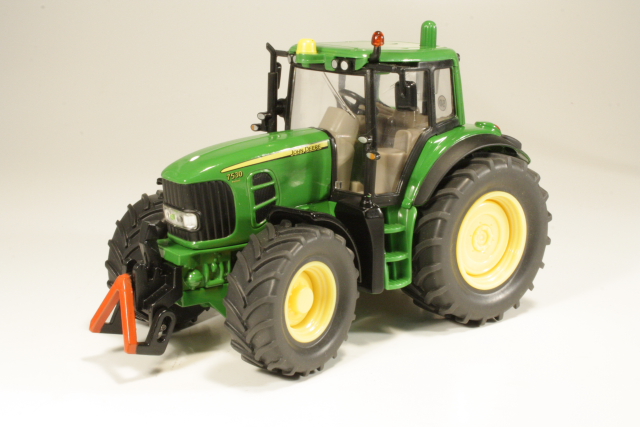 John Deere 7530 2006, green