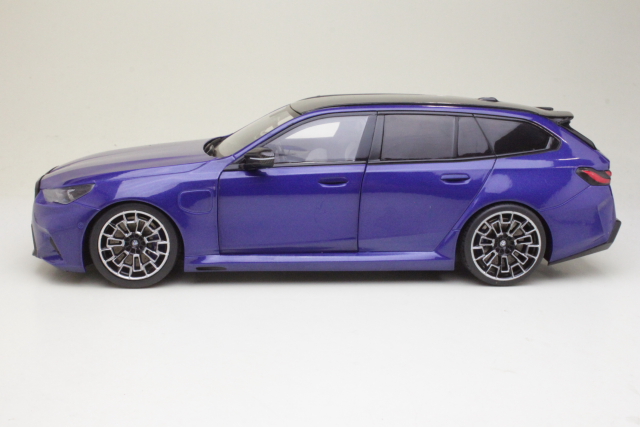BMW M5 Touring 2024, sininen - Sulje napsauttamalla kuva