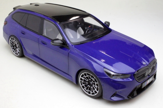 BMW M5 Touring 2024, sininen - Sulje napsauttamalla kuva