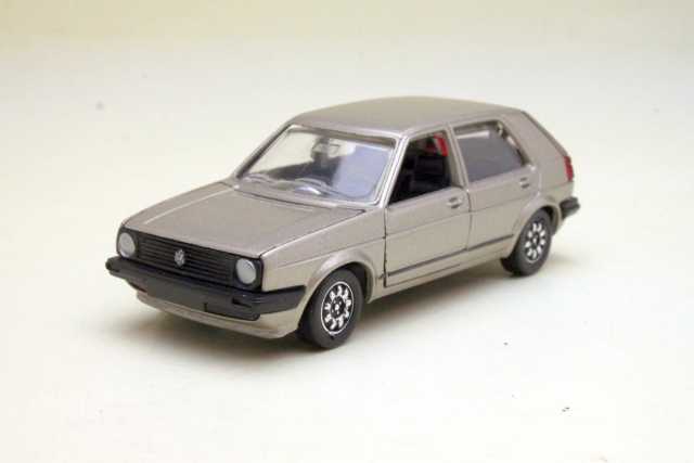 VW Golf 2 4d 1976, beige