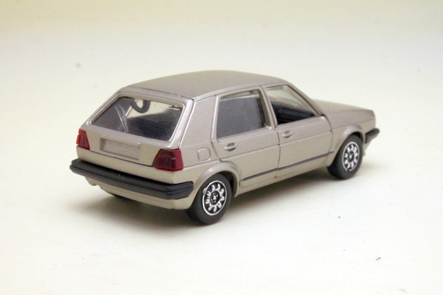VW Golf 2 4d 1986, beige - Sulje napsauttamalla kuva