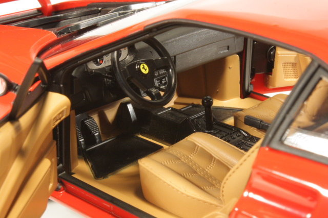 Ferrari 308 GTB 1975, punainen - Sulje napsauttamalla kuva