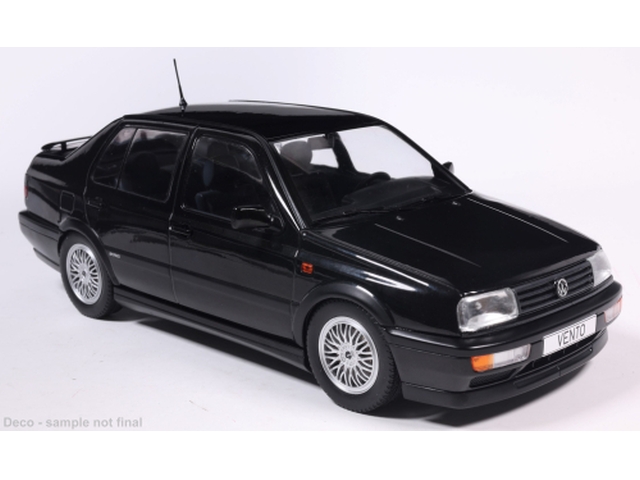 VW Vento VR6 1992, musta