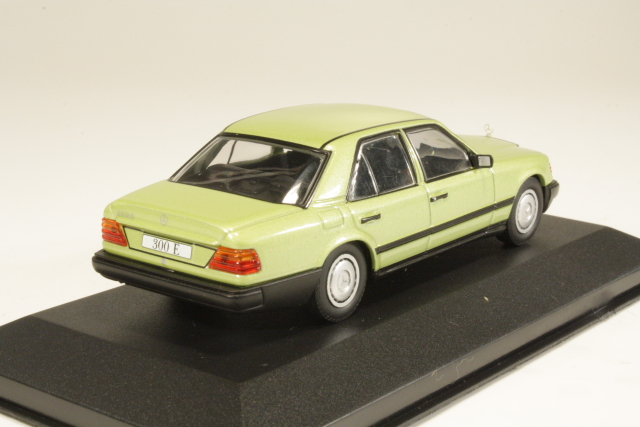 Mercedes 300E (w124) 1984, vaaleanvihreä