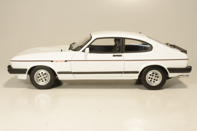 Ford Capri Mk3 2.8 Injection 1983, valkoinen - Sulje napsauttamalla kuva