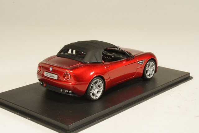 Alfa Romeo 8C Spyder 2010, punainen
