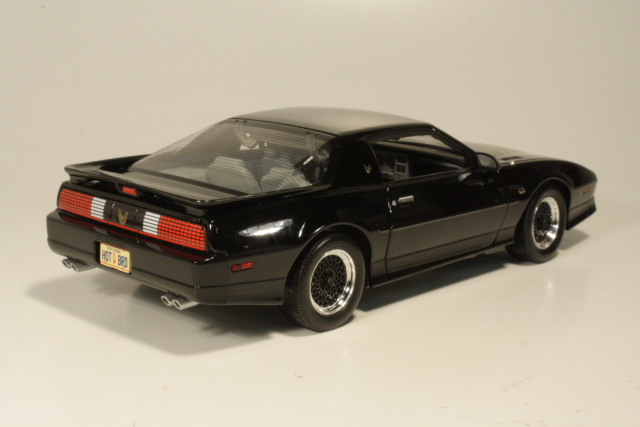 Pontiac Trans Am GTA 1988, musta