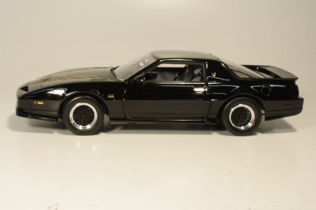 Pontiac Trans Am GTA 1988, musta
