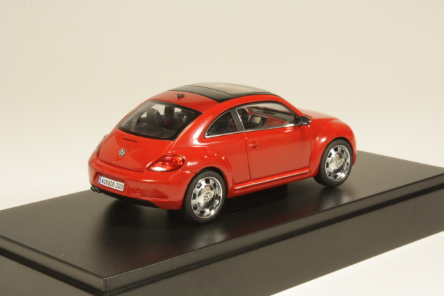 VW Beetle 2011, punainen