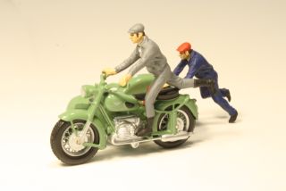 Zundapp KS601 & sivuvaunu, 2 figures, green