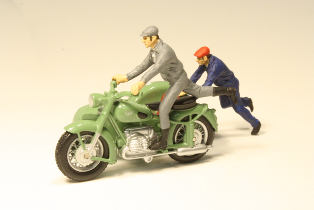 Zundapp KS601 & sivuvaunu, 2 figures, green
