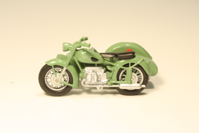 Zundapp KS601 & sivuvaunu, 2 figures, green