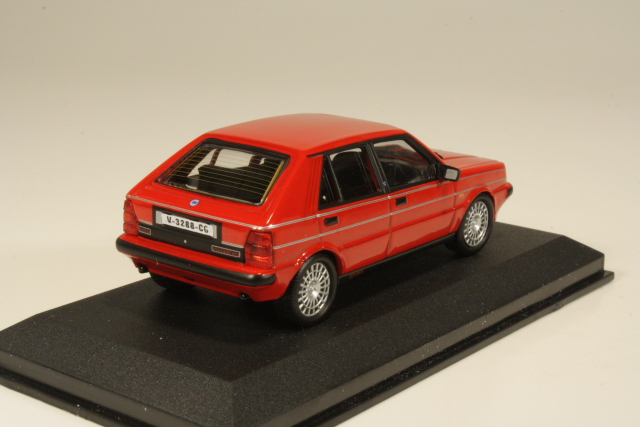 Lancia Delta HF 4WD 1987, punainen - Sulje napsauttamalla kuva