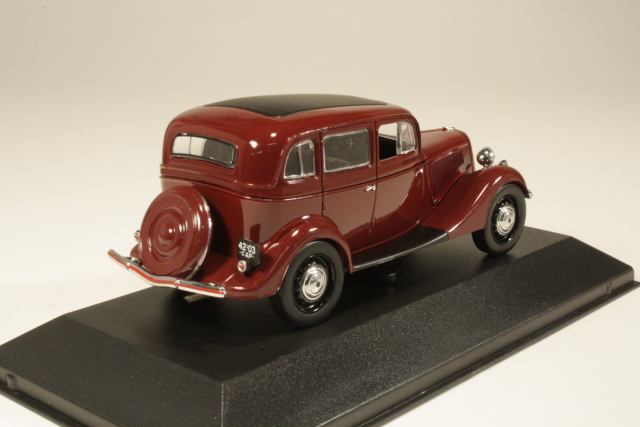 GAZ M1 1942, tummanpunainen