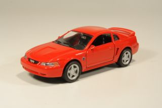 Ford Mustang GT 1999, punainen