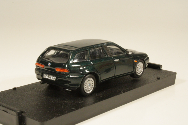 Alfa Romeo 156 Sport Wagon, tummanvihreä