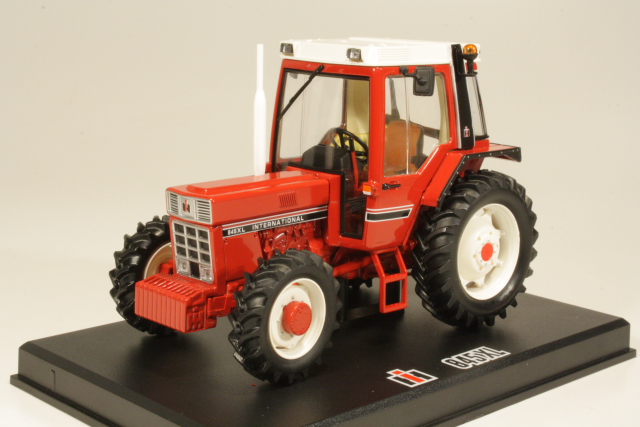 International 845XL, punainen