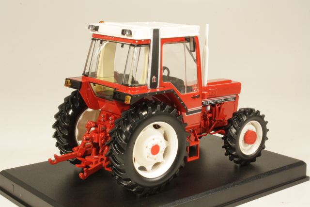 International 845XL, red