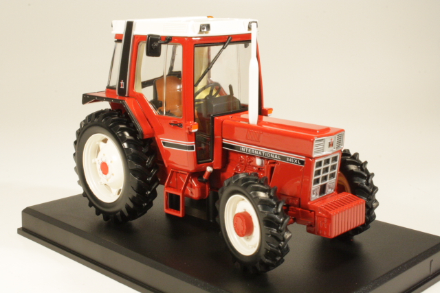 International 845XL, red