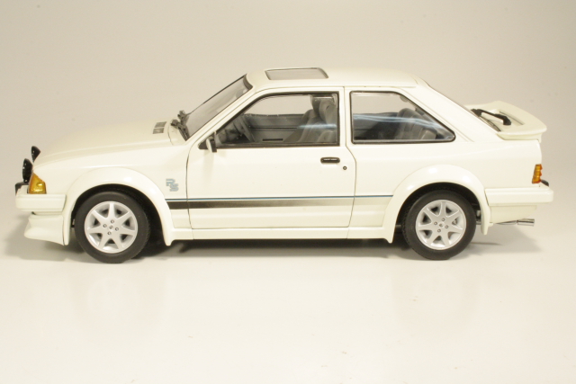 Ford Escort Mk3 RS Turbo 1984, valkoinen