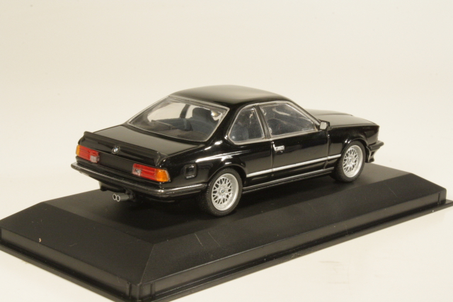 BMW 635CSi 1982, musta