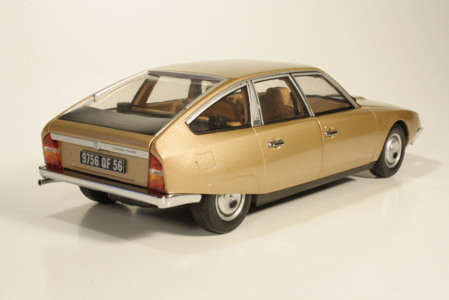 Citroen CX 1974, hiekanruskea