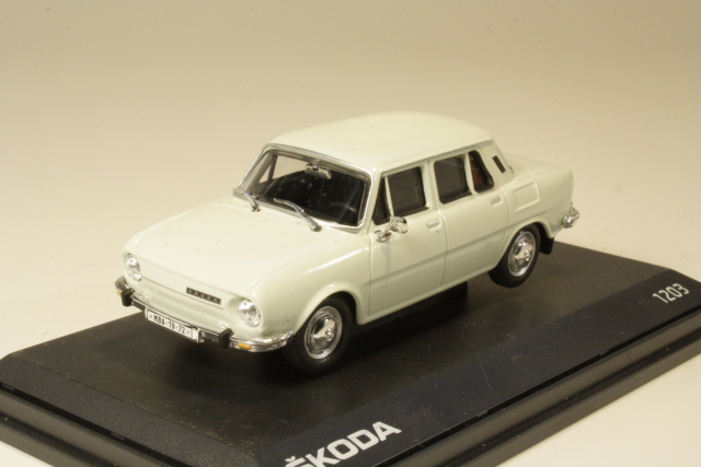 Skoda 110L 1972, valkoinen