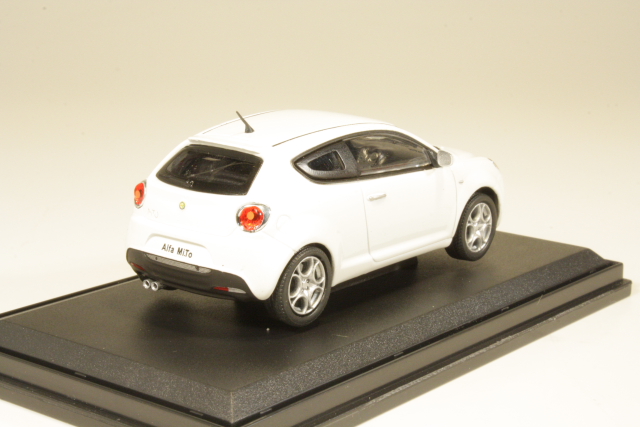 Alfa Romeo Mito 1.4 105CV 2010, valkoinen