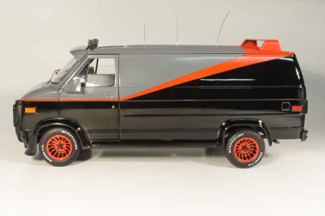 GMC Panel Van "A-Team Classic TV Series", musta 1:18