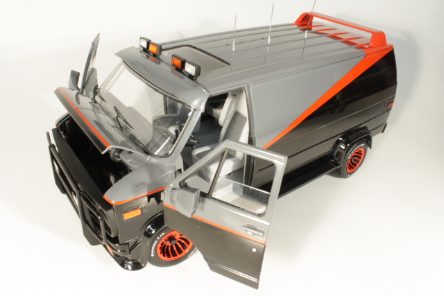 GMC Panel Van "A-Team Classic TV Series", musta 1:18
