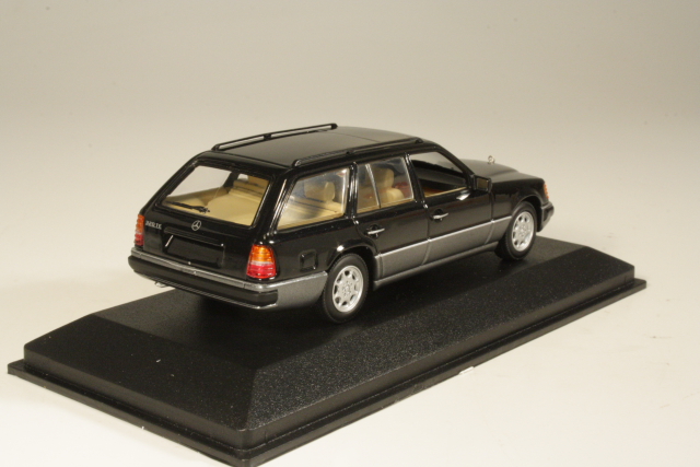 Mercedes 320TE (s124) 1990, musta